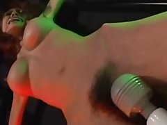 Petite asíu bundin og lék sér