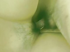 Kynæsandi, asískt í pilsi fær hana fast loðin skræfa fingra af foli síðan ríður